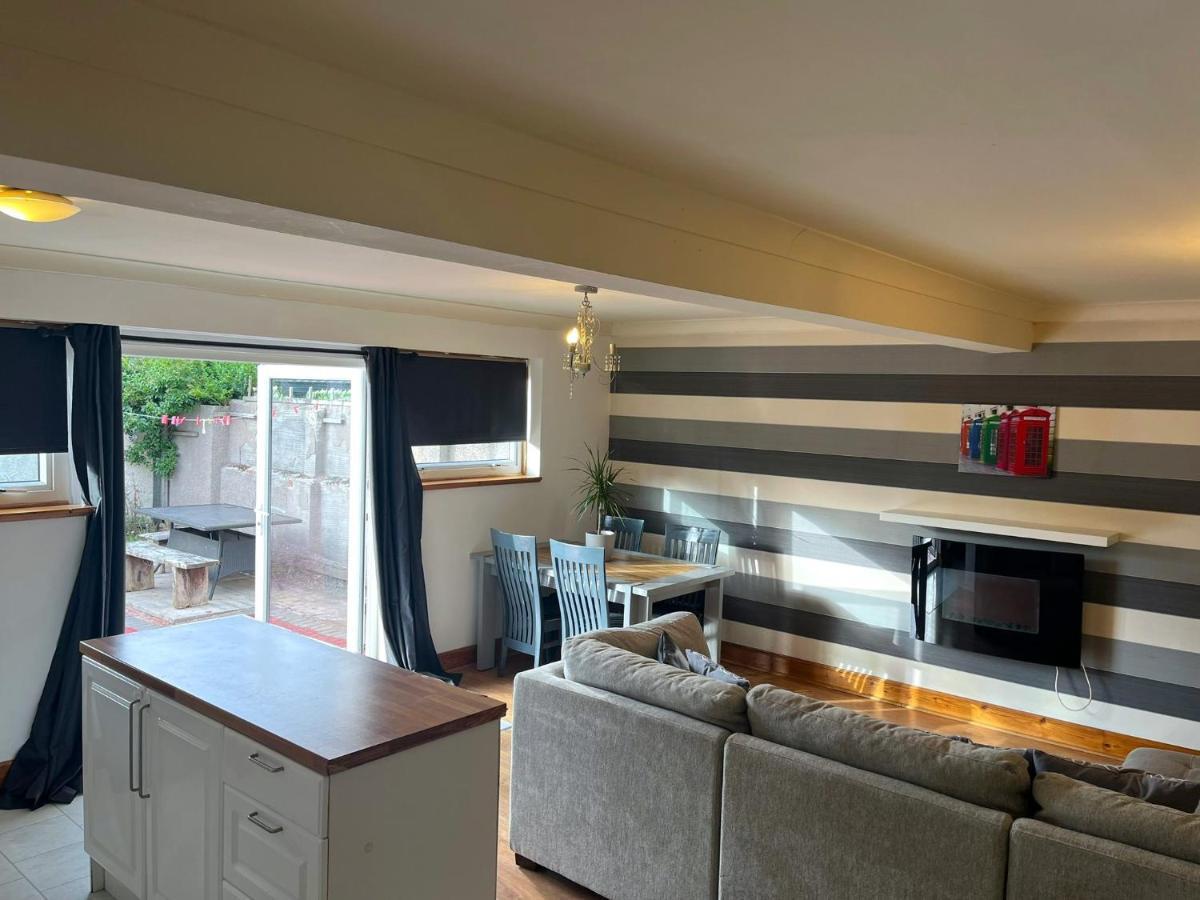 Elegant 2 Bedroom Chalet エディンバラ エクステリア 写真