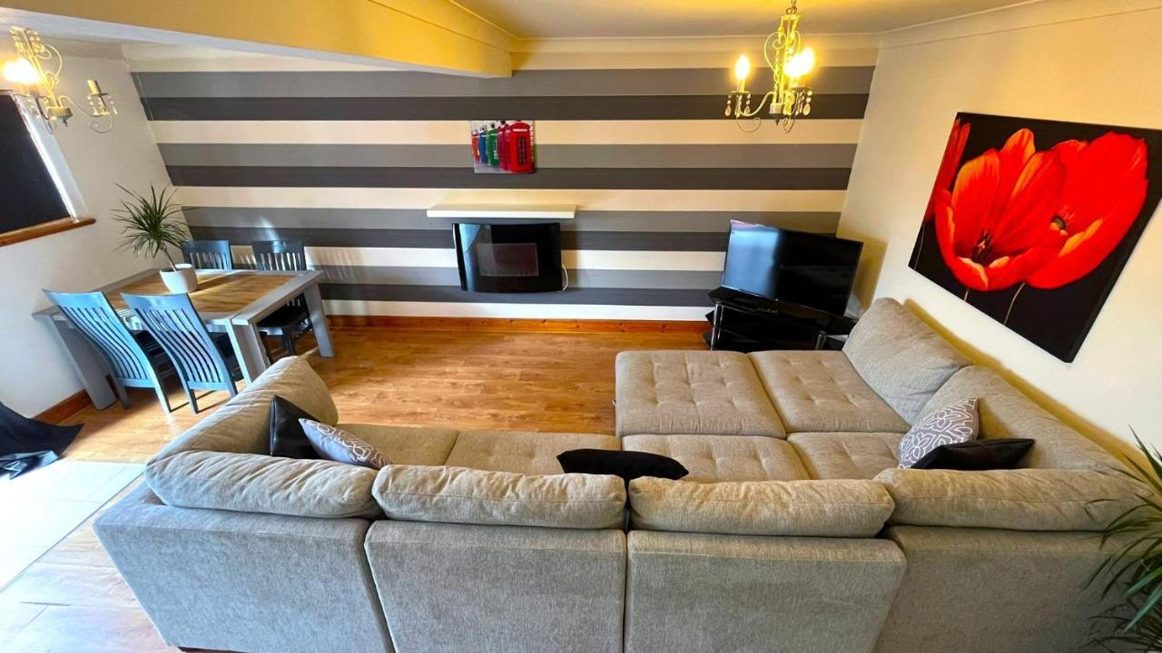 Elegant 2 Bedroom Chalet エディンバラ エクステリア 写真